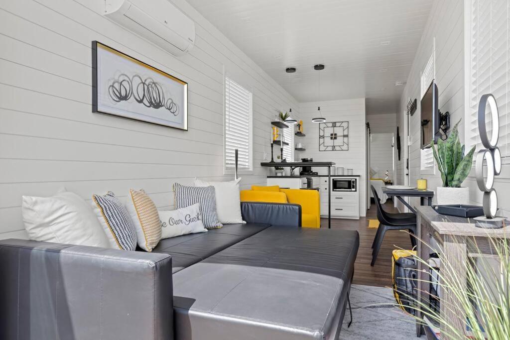 New The Yellow Beacon-Luxury Shipping Container Fredericksburg Exterior foto
