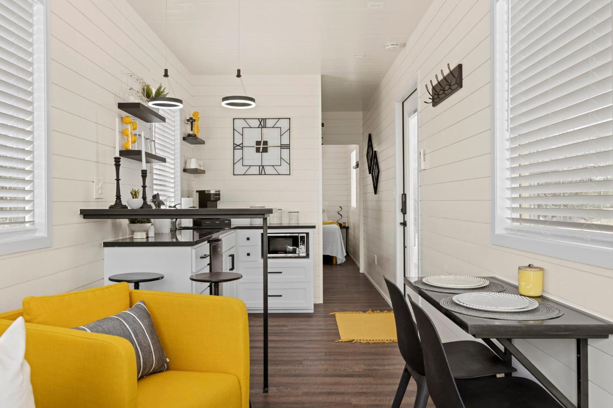 New The Yellow Beacon-Luxury Shipping Container Fredericksburg Exterior foto