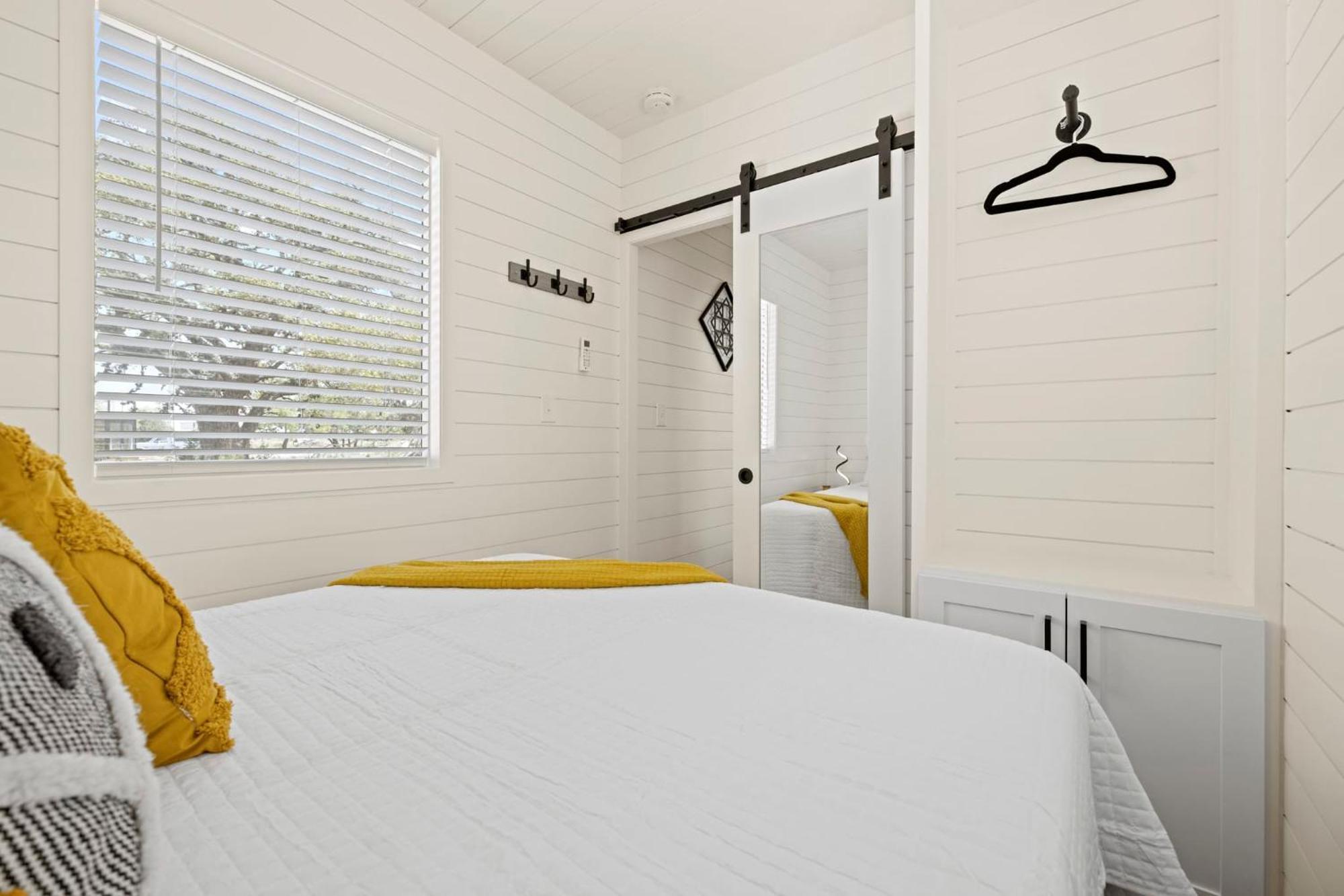 New The Yellow Beacon-Luxury Shipping Container Fredericksburg Exterior foto
